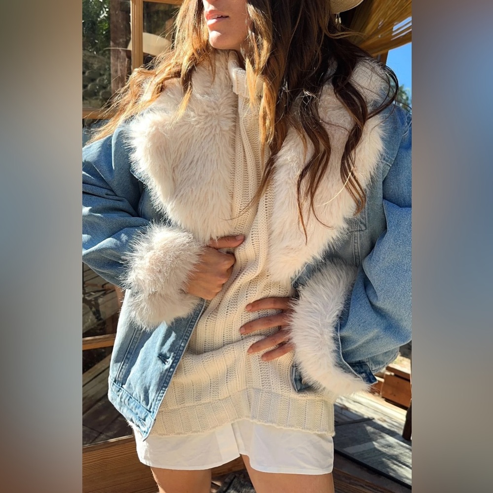 *RESTOCKED* This One Is Fur You Fur Collared Washed Denim Jacket - Picture 5 of 17